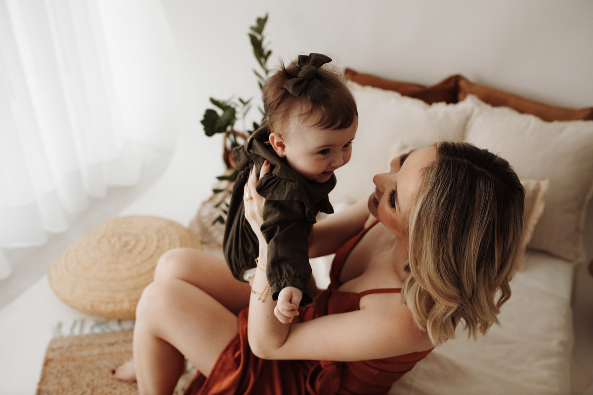 Ensaioinfantilcuritiba,ensaiodefamilia-fotosdefamiliacuritiba-ensaiodebebescuritiba-fotografainfantilcuritiba-tainaportofotografia-estudiofotograficocuritiba