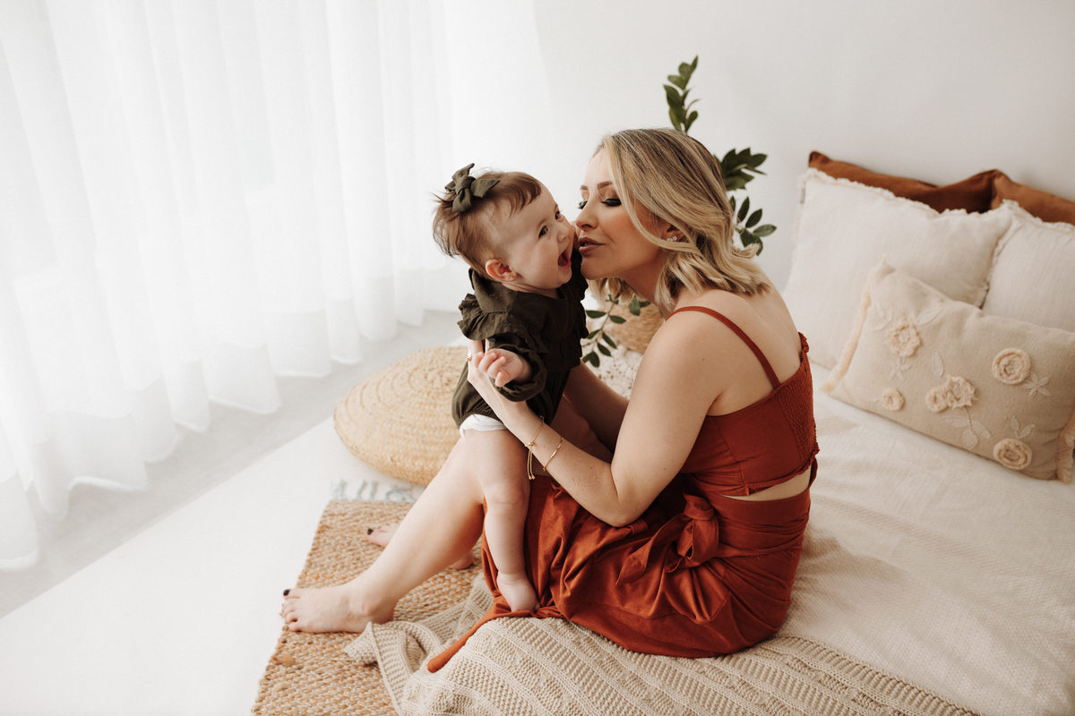 Ensaioinfantilcuritiba,ensaiodefamilia-fotosdefamiliacuritiba-ensaiodebebescuritiba-fotografainfantilcuritiba-tainaportofotografia-estudiofotograficocuritiba