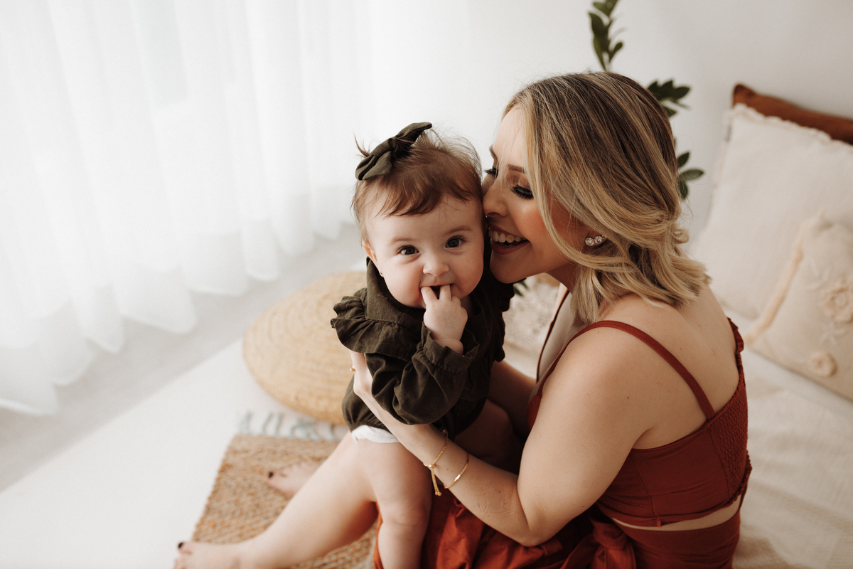 Ensaioinfantilcuritiba,ensaiodefamilia-fotosdefamiliacuritiba-ensaiodebebescuritiba-fotografainfantilcuritiba-tainaportofotografia-estudiofotograficocuritiba