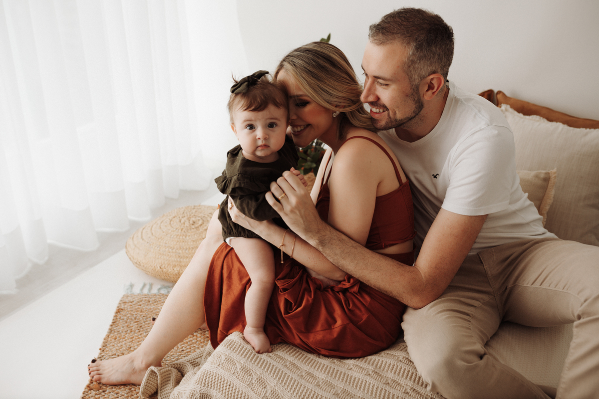 Ensaioinfantilcuritiba,ensaiodefamilia-fotosdefamiliacuritiba-ensaiodebebescuritiba-fotografainfantilcuritiba-tainaportofotografia-estudiofotograficocuritiba