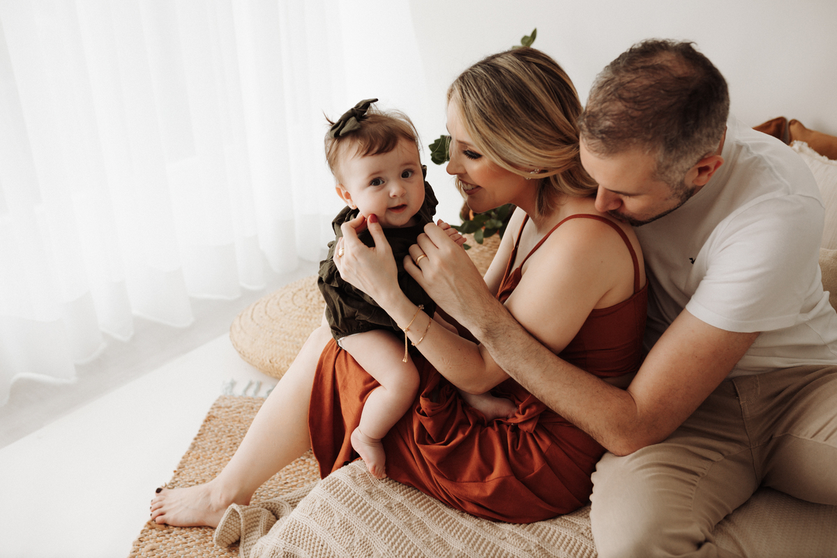 Ensaioinfantilcuritiba,ensaiodefamilia-fotosdefamiliacuritiba-ensaiodebebescuritiba-fotografainfantilcuritiba-tainaportofotografia-estudiofotograficocuritiba