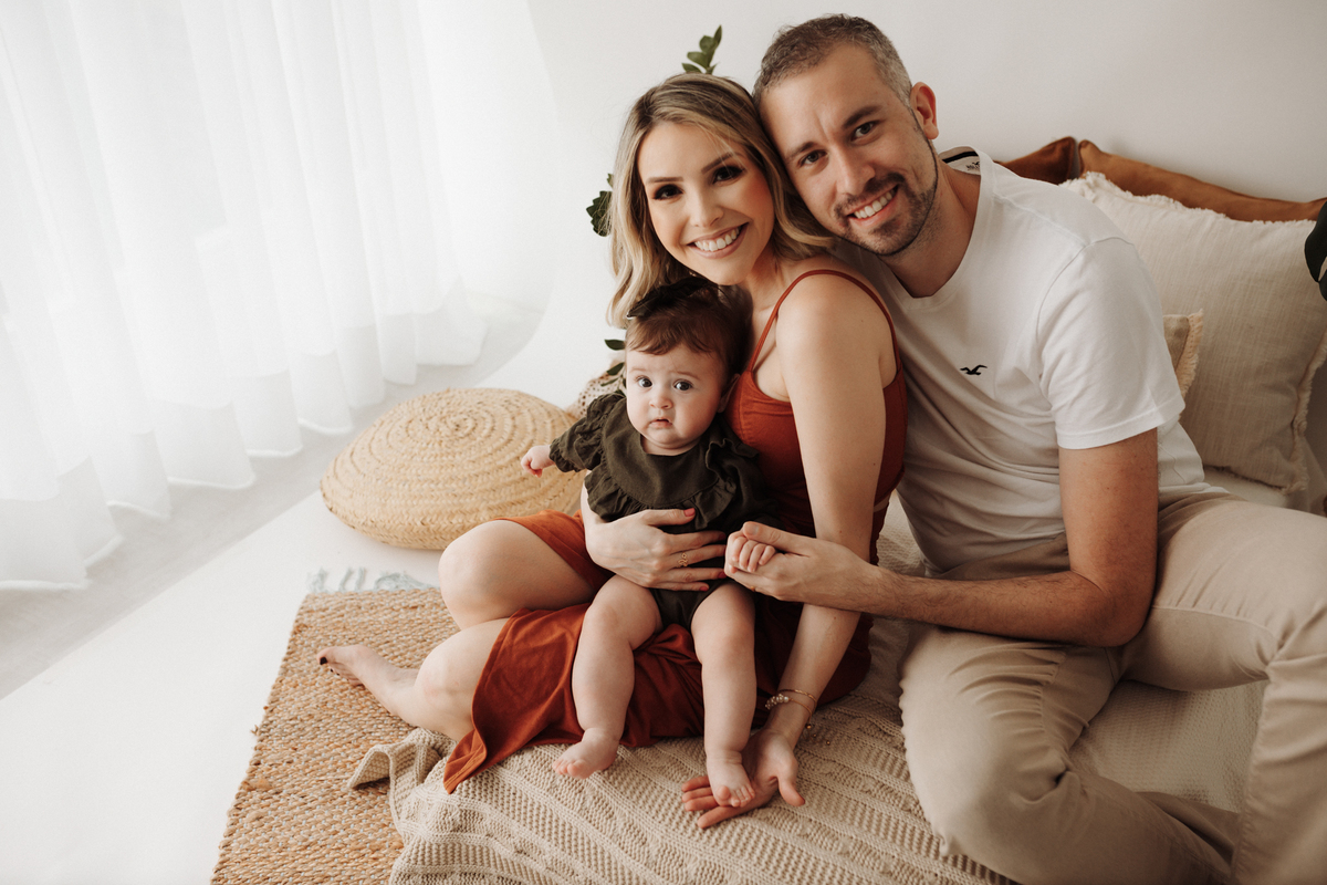 Ensaioinfantilcuritiba,ensaiodefamilia-fotosdefamiliacuritiba-ensaiodebebescuritiba-fotografainfantilcuritiba-tainaportofotografia-estudiofotograficocuritiba