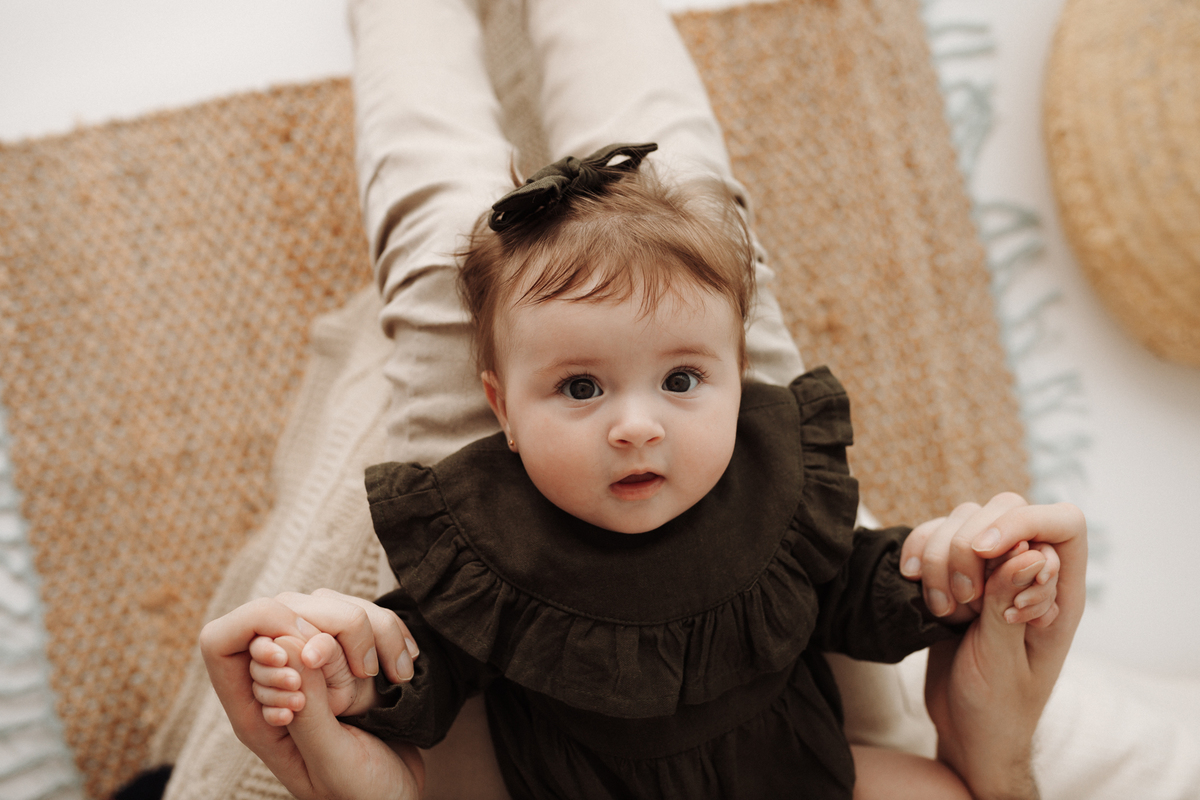 Ensaioinfantilcuritiba,ensaiodefamilia-fotosdefamiliacuritiba-ensaiodebebescuritiba-fotografainfantilcuritiba-tainaportofotografia-estudiofotograficocuritiba