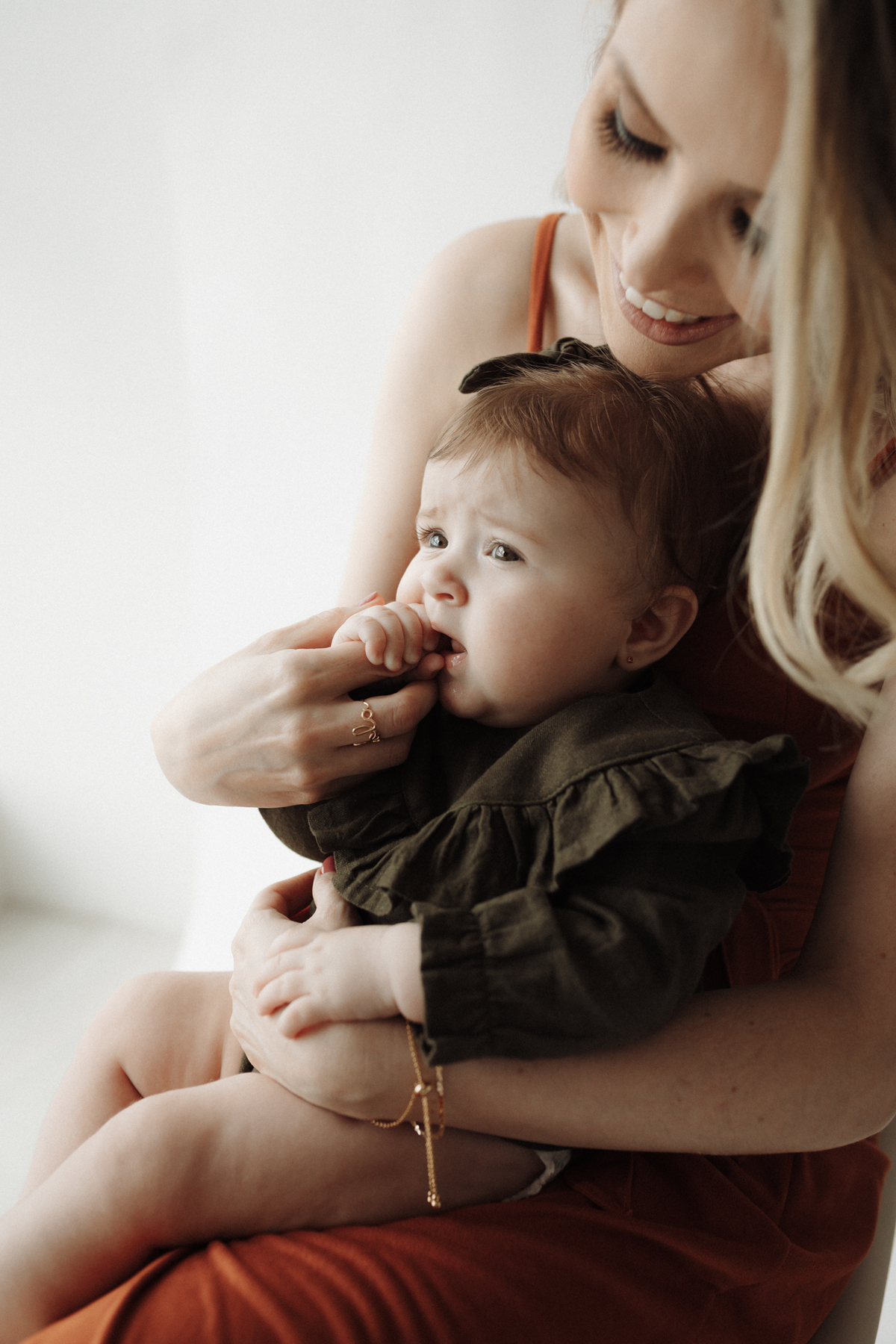 Ensaioinfantilcuritiba,ensaiodefamilia-fotosdefamiliacuritiba-ensaiodebebescuritiba-fotografainfantilcuritiba-tainaportofotografia-estudiofotograficocuritiba