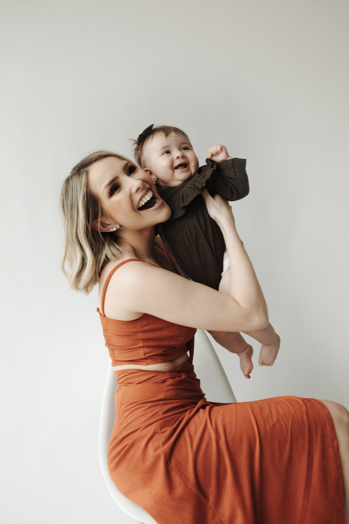 Ensaioinfantilcuritiba,ensaiodefamilia-fotosdefamiliacuritiba-ensaiodebebescuritiba-fotografainfantilcuritiba-tainaportofotografia-estudiofotograficocuritiba