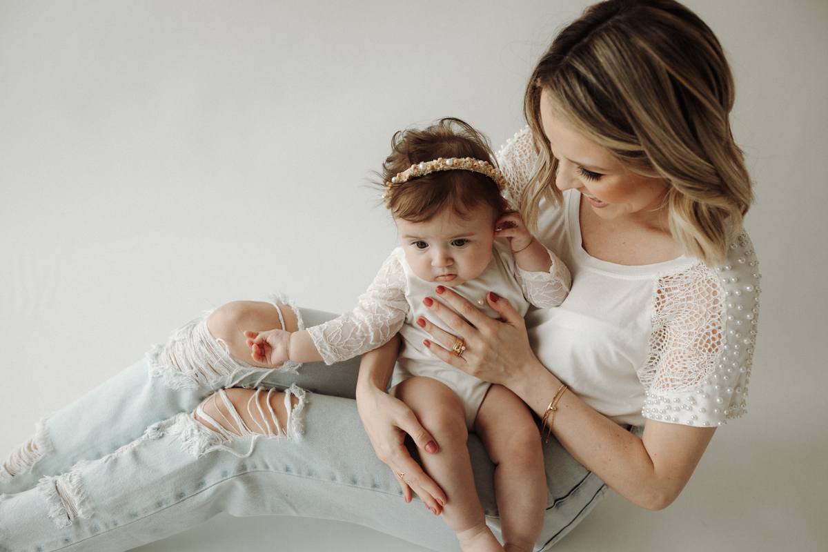 Ensaioinfantilcuritiba,ensaiodefamilia-fotosdefamiliacuritiba-ensaiodebebescuritiba-fotografainfantilcuritiba-tainaportofotografia-estudiofotograficocuritiba