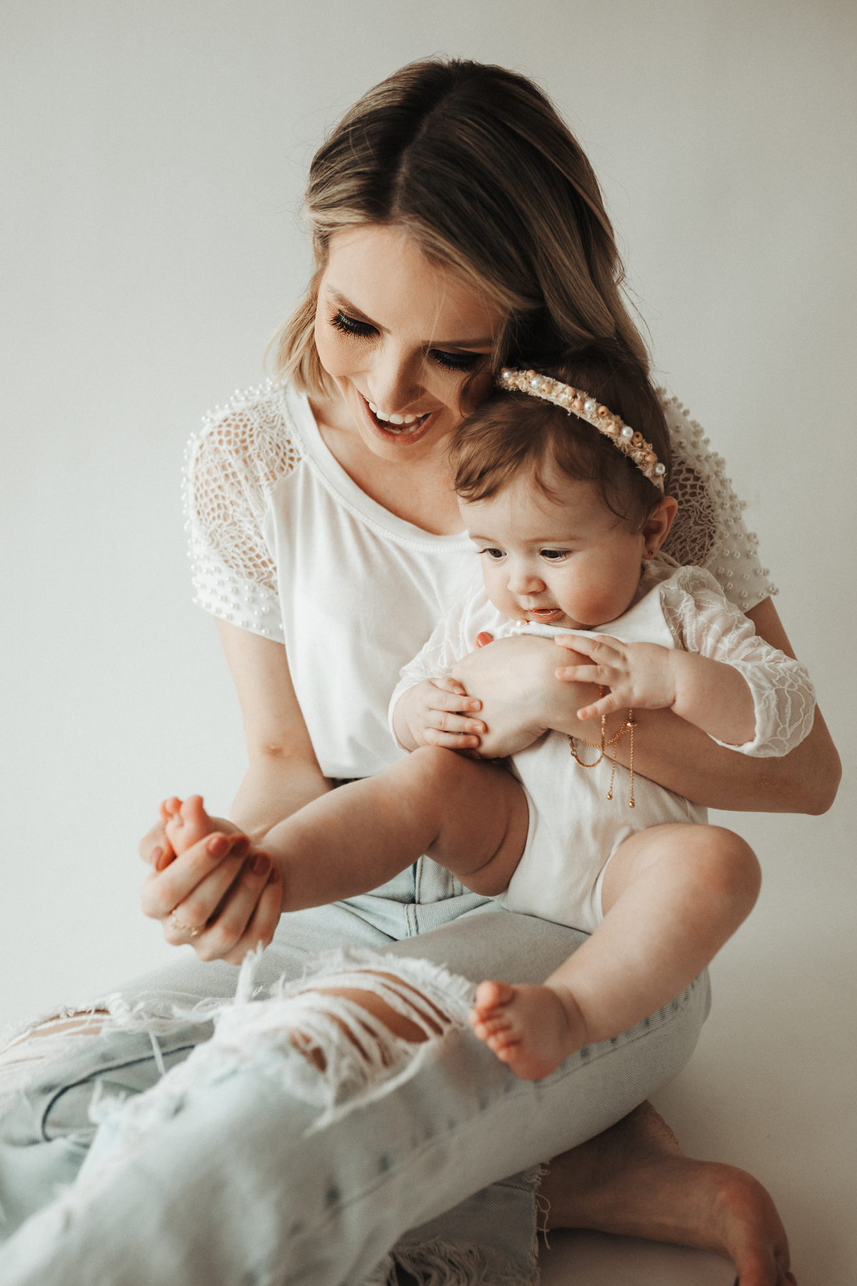 Ensaioinfantilcuritiba,ensaiodefamilia-fotosdefamiliacuritiba-ensaiodebebescuritiba-fotografainfantilcuritiba-tainaportofotografia-estudiofotograficocuritiba