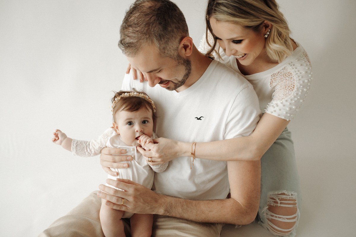 Ensaioinfantilcuritiba,ensaiodefamilia-fotosdefamiliacuritiba-ensaiodebebescuritiba-fotografainfantilcuritiba-tainaportofotografia-estudiofotograficocuritiba