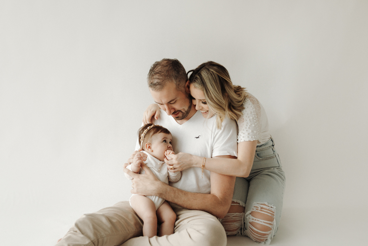 Ensaioinfantilcuritiba,ensaiodefamilia-fotosdefamiliacuritiba-ensaiodebebescuritiba-fotografainfantilcuritiba-tainaportofotografia-estudiofotograficocuritiba