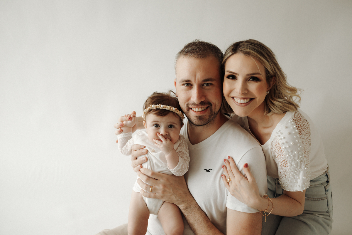 Ensaioinfantilcuritiba,ensaiodefamilia-fotosdefamiliacuritiba-ensaiodebebescuritiba-fotografainfantilcuritiba-tainaportofotografia-estudiofotograficocuritiba