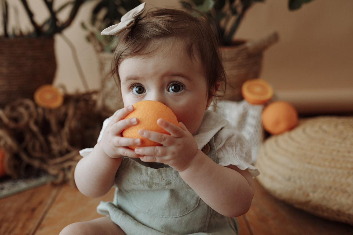 ensaioinfantilcuritiba,fotografiainfantil,fotosdebebes,ensaiodefamiliacuritiba,ensaioinfantilcuritiba,estudiofotograficocuritiba,tainaportofotografia,ensaiodefrutinhas,introduçãoalimentar