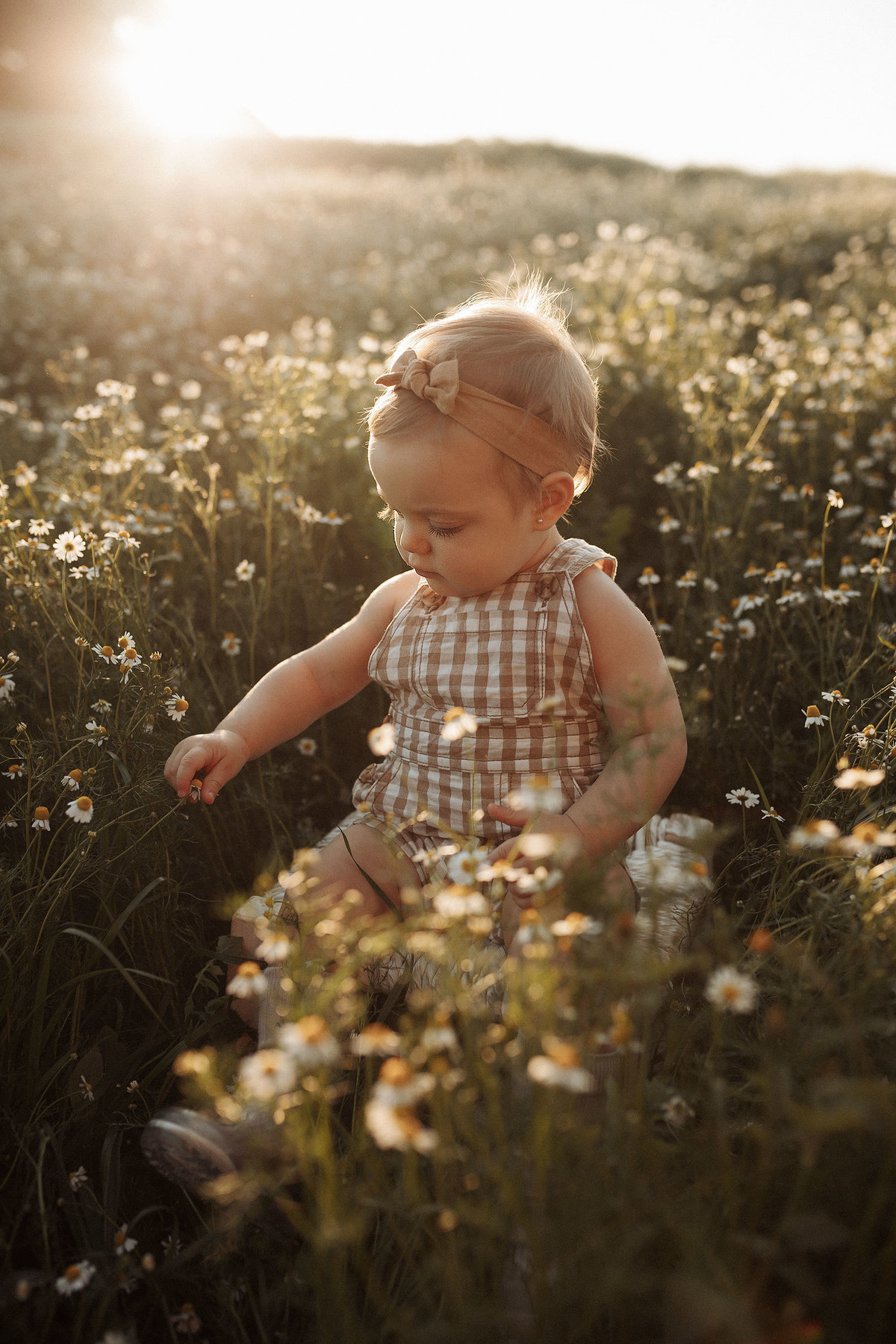 ensaioinfantil-tainaportofotografia-ensaioplantaçãodecamolila-plantação-ensaioexterno-ensaiofotograficoinfantil-fotosdebebescuritiba-ensaioinfantilcuritiba