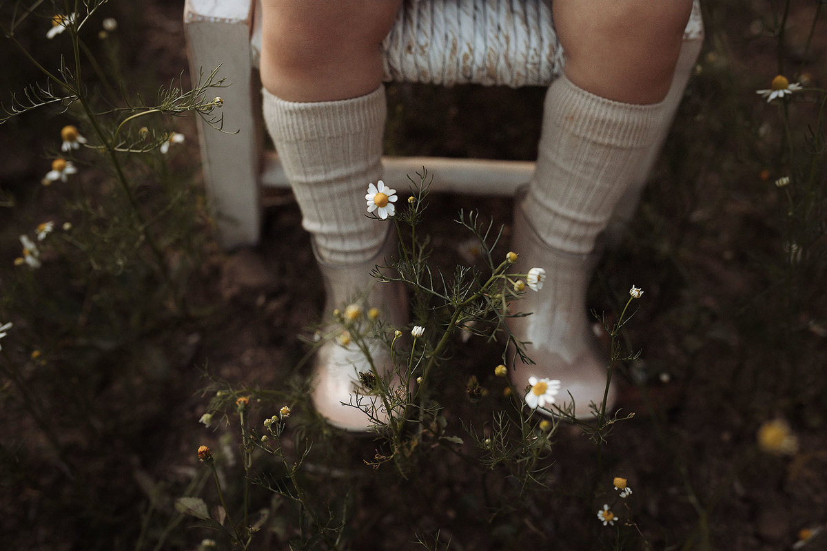 ensaioinfantil-tainaportofotografia-ensaioplantaçãodecamolila-plantação-ensaioexterno-ensaiofotograficoinfantil-fotosdebebescuritiba-ensaioinfantilcuritiba