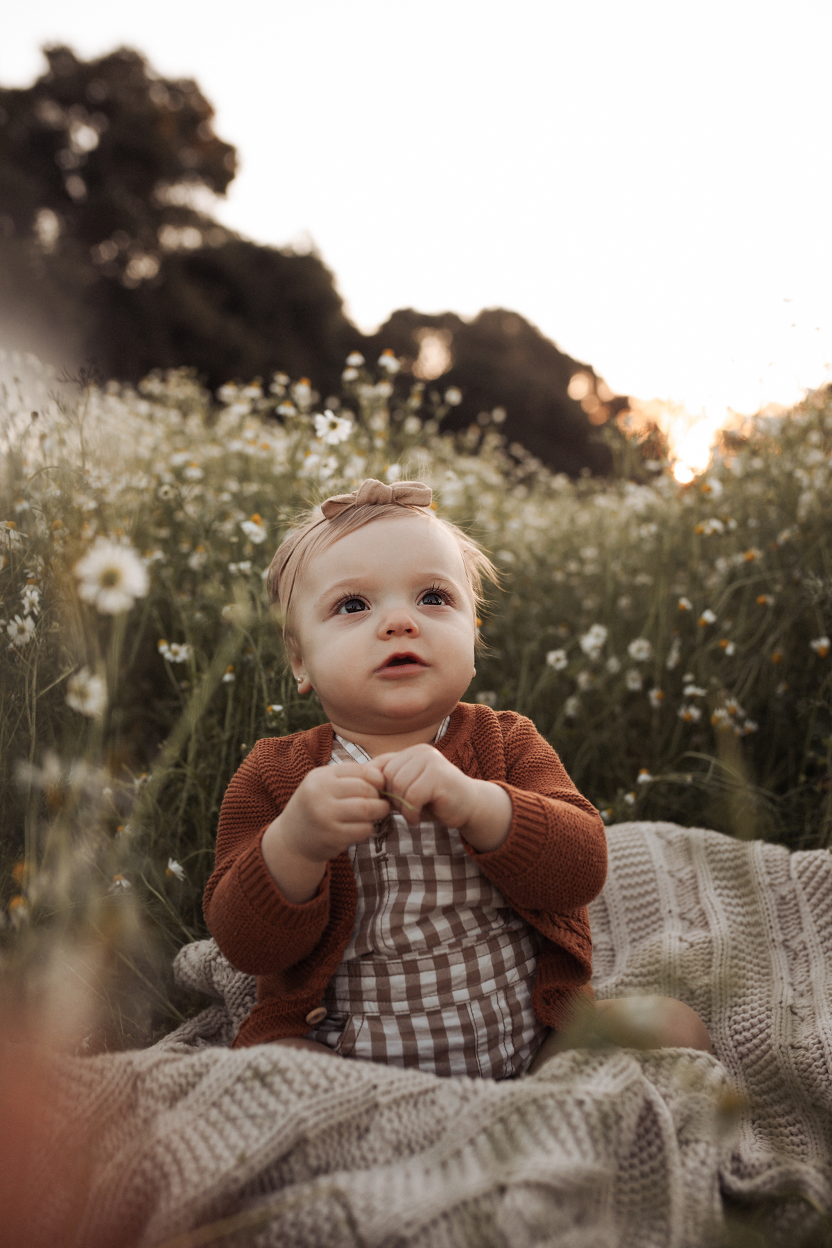 ensaioinfantil-tainaportofotografia-ensaioplantaçãodecamolila-plantação-ensaioexterno-ensaiofotograficoinfantil-fotosdebebescuritiba-ensaioinfantilcuritiba