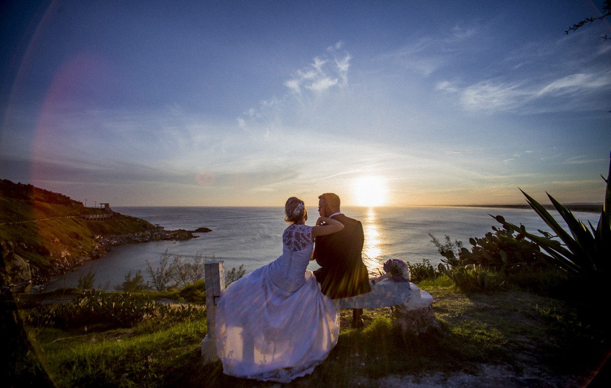 #ensaioarraialdocabo #felipesaldanha #felipesaldanhafotografia #fotografobh #fotografobelohorizonte #fotografomg #trashthedress #ensaiocasal #savethedate #fotografocasamentos #ensaionapraia