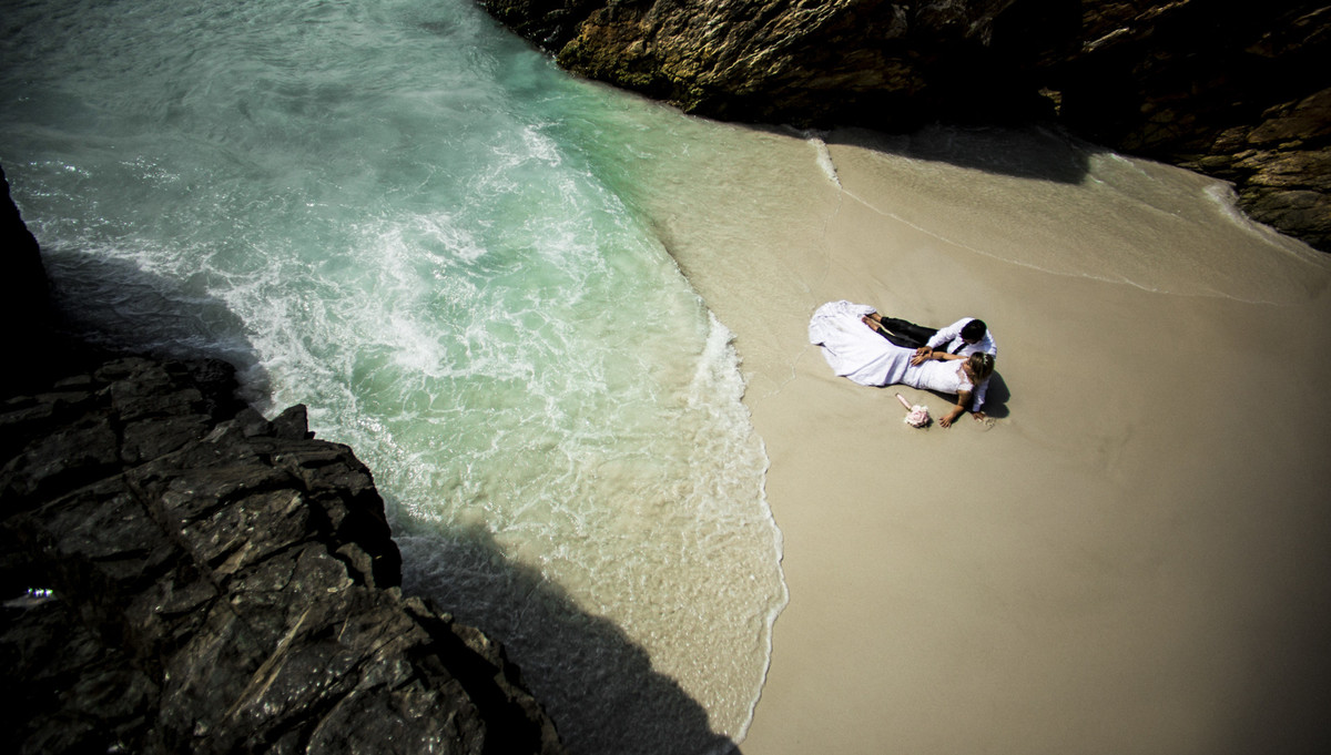 #ensaioarraialdocabo #felipesaldanha #felipesaldanhafotografia #fotografobh #fotografobelohorizonte #fotografomg #trashthedress #ensaiocasal #savethedate #fotografocasamentos #ensaionapraia