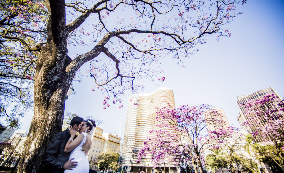 #ensaiopraçaliberdade #felipesaldanha #felipesaldanhafotografia #fotografobh #fotografobelohorizonte #fotografomg #ensaioromantico  #ensaiocasal #savethedate #fotografocasamentos #fotolinda #amor