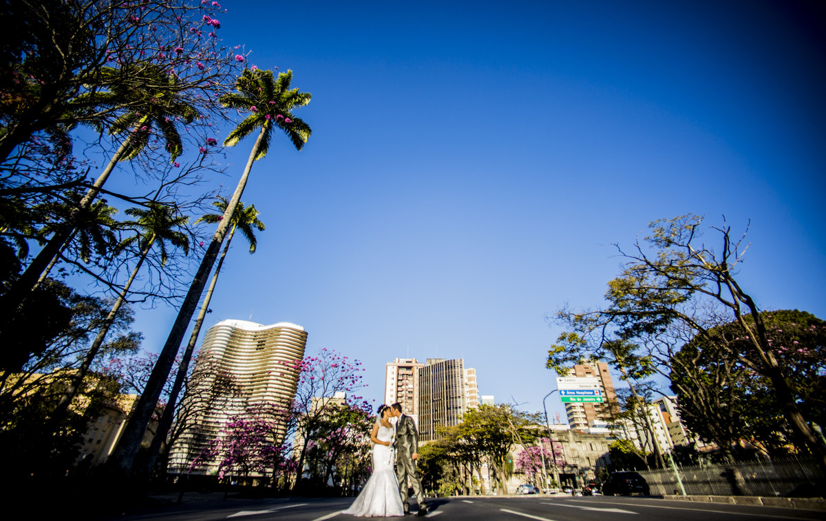 #ensaiopraçaliberdade #felipesaldanha #felipesaldanhafotografia #fotografobh #fotografobelohorizonte #fotografomg #ensaioromantico  #ensaiocasal #savethedate #fotografocasamentos #fotolinda #amor