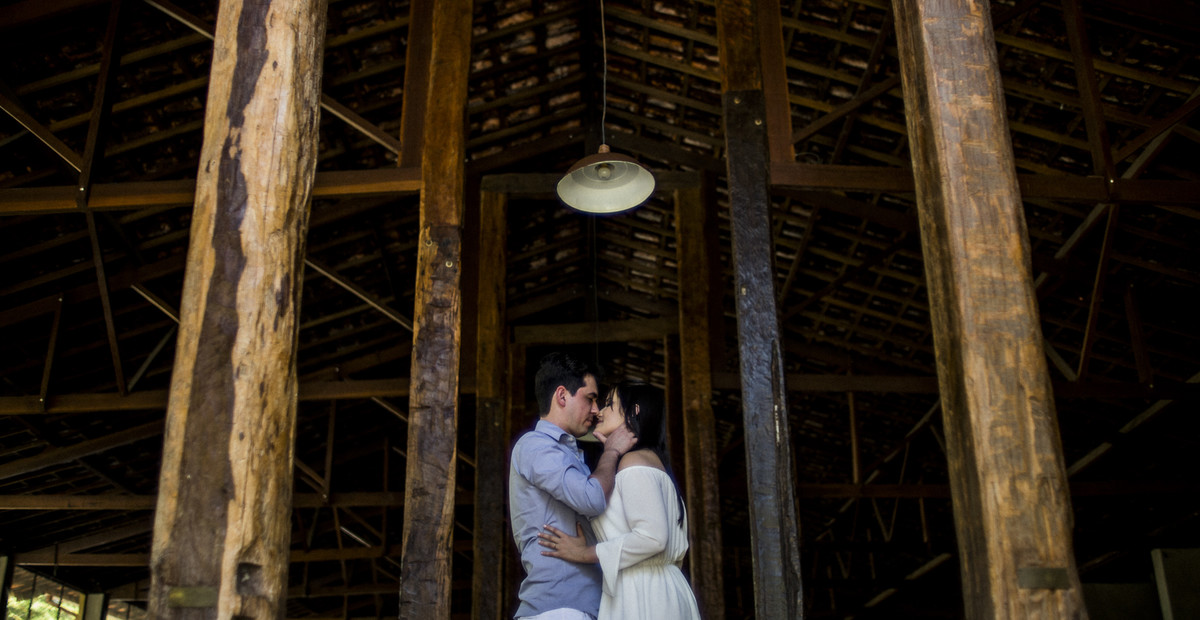 #romance #felipesaldanha #felipesaldanhafotografia #ensaionoivos #fotografobh #fotografobelohorizonte #fotografomg #ensaioromantico  #ensaiocasal #savethedate #fotografocasamentos #fotolinda #amor