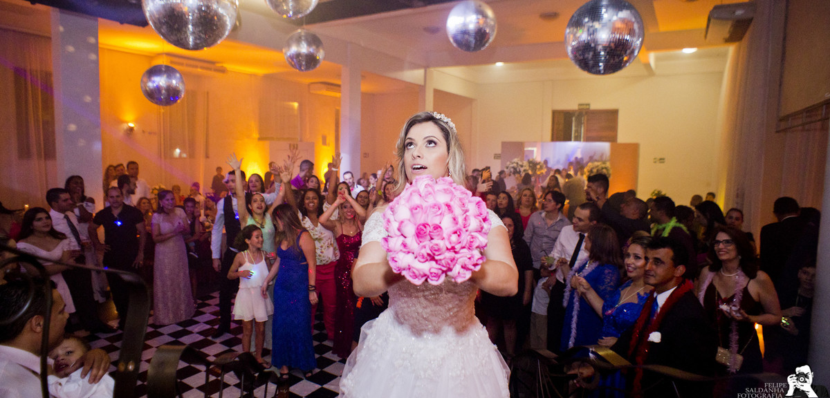 #fotografocasamentos #felipesaldanha #felipesaldanhafotografia #fotografobh #fotografobelohorizonte #fotografomg #trashthedress #ensaiocasal #savethedate #fotografocasamentos #casamentorico