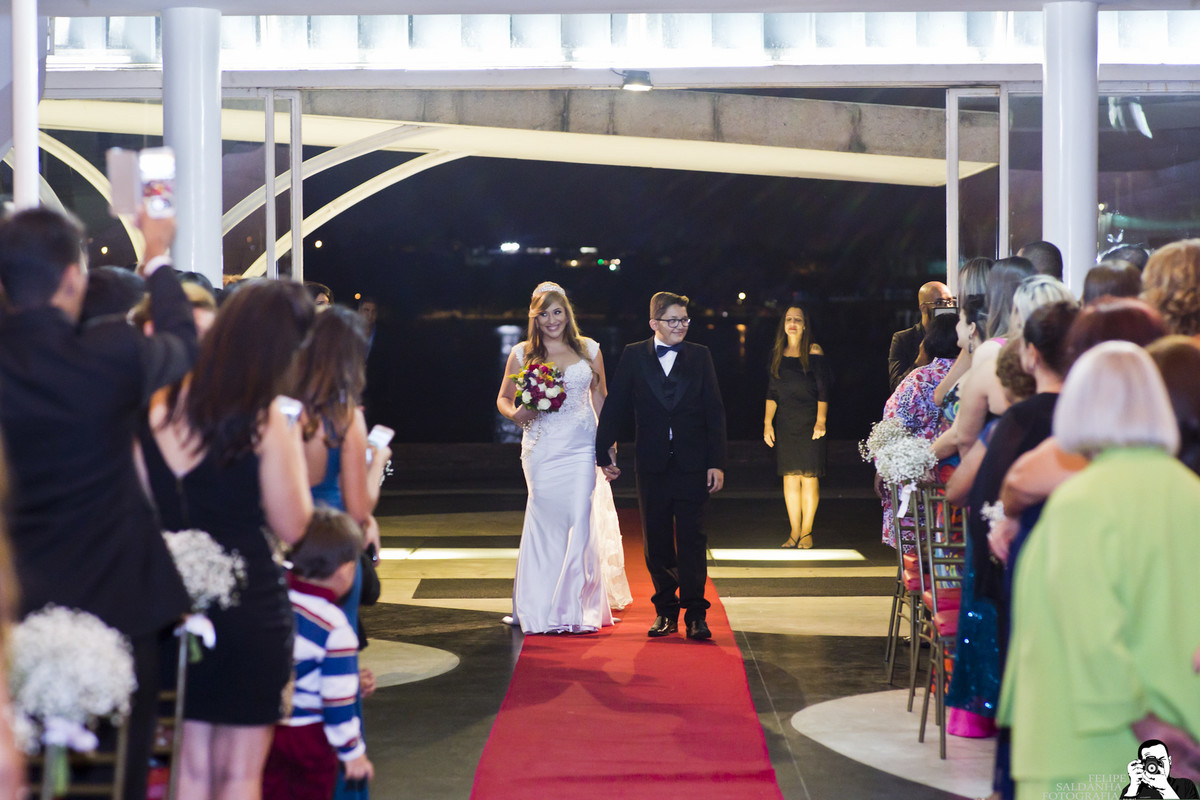 #fotografocasamentos #felipesaldanha #felipesaldanhafotografia #fotografobh #fotografobelohorizonte #fotografomg #trashthedress #ensaiocasal #savethedate #fotografocasamentos #igrejinhapampulha