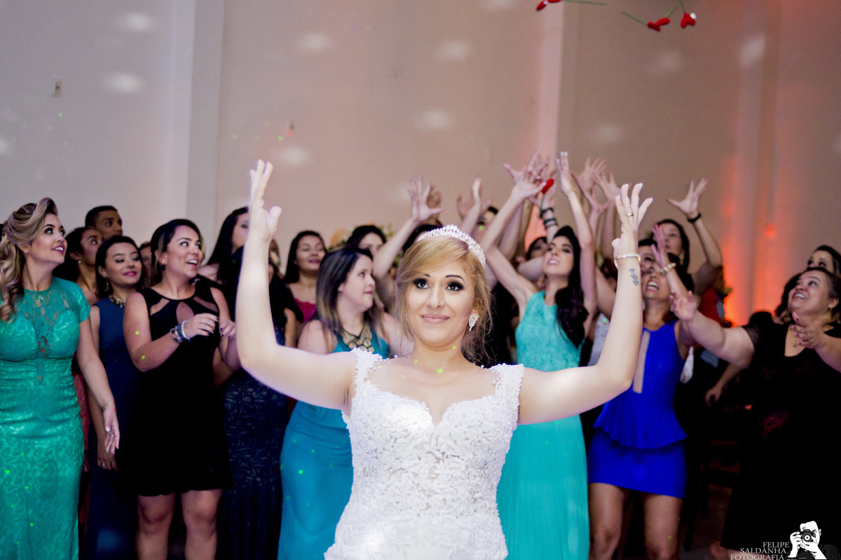 #fotografocasamentos #felipesaldanha #felipesaldanhafotografia #fotografobh #fotografobelohorizonte #fotografomg #trashthedress #ensaiocasal #savethedate #fotografocasamentos #igrejinhapampulha