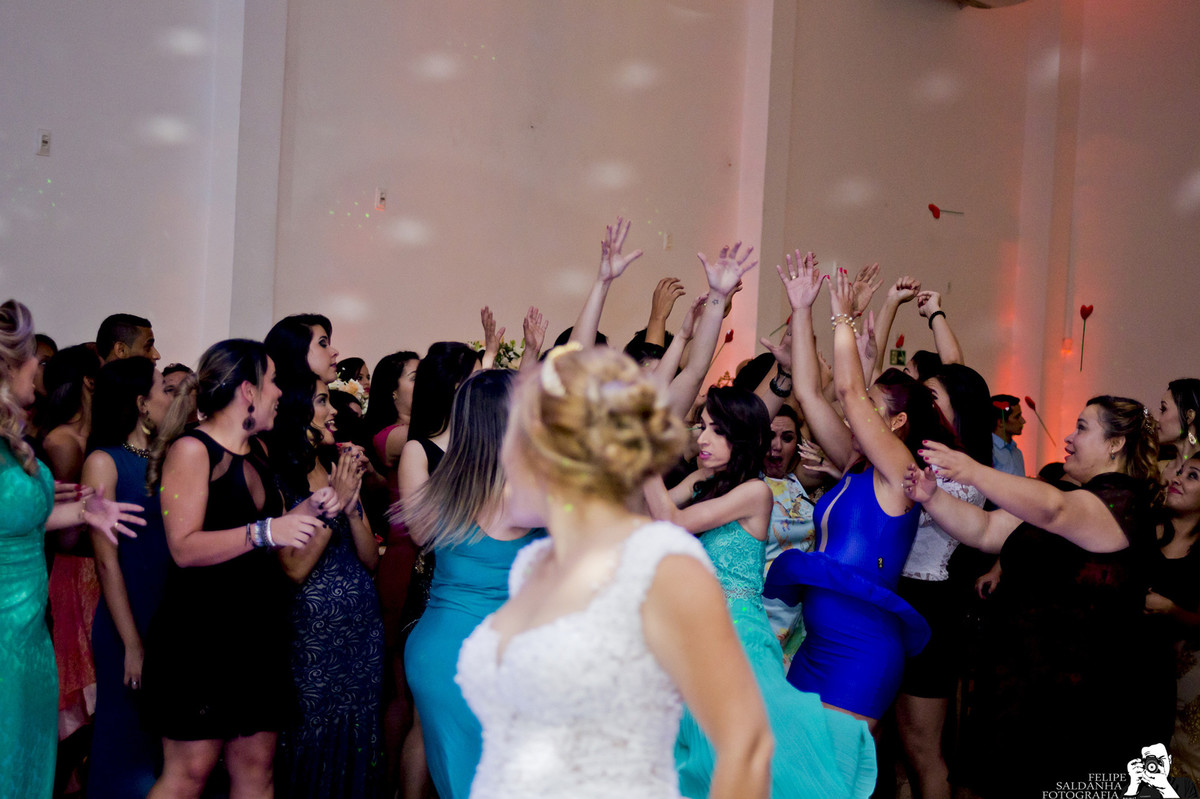 #fotografocasamentos #felipesaldanha #felipesaldanhafotografia #fotografobh #fotografobelohorizonte #fotografomg #trashthedress #ensaiocasal #savethedate #fotografocasamentos #igrejinhapampulha