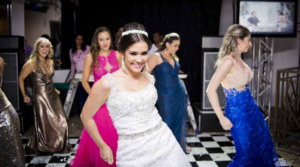 #fotografocasamentos #felipesaldanha #felipesaldanhafotografia #fotografobh #fotografobelohorizonte #fotografomg #trashthedress #ensaiocasal #savethedate #fotografocasamentos #casamentogovernador