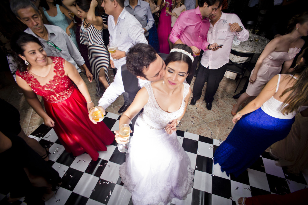 #fotografocasamentos #felipesaldanha #felipesaldanhafotografia #fotografobh #fotografobelohorizonte #fotografomg #trashthedress #ensaiocasal #savethedate #fotografocasamentos #casamentogovernador