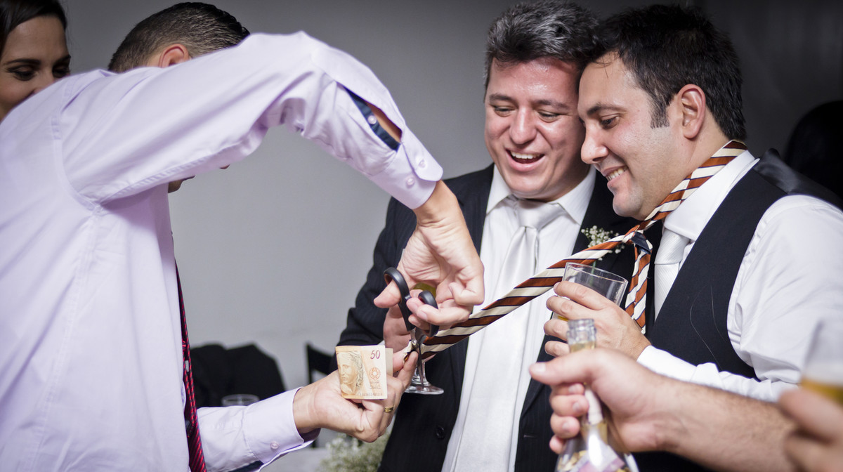 #fotografocasamentos #felipesaldanha #felipesaldanhafotografia #fotografobh #fotografobelohorizonte #fotografomg #trashthedress #ensaiocasal #savethedate #fotografocasamentos #casamentogovernador