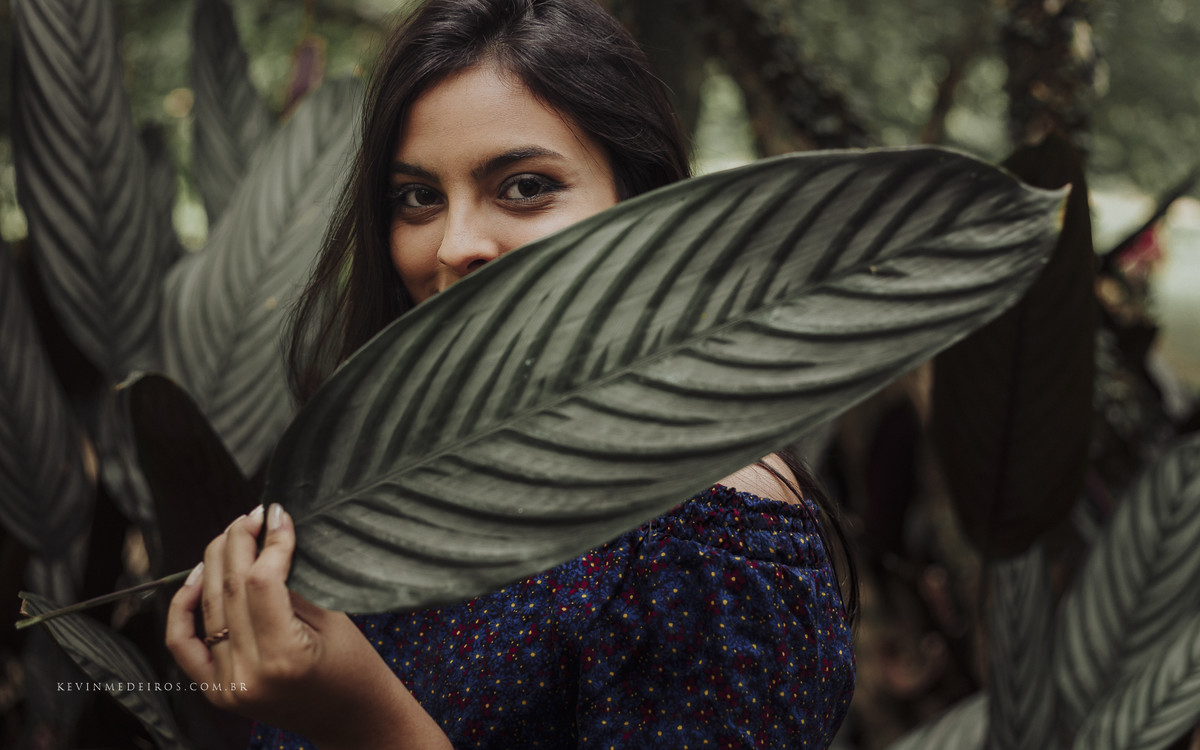 ensaio book de 15 anos da Thalia no jardim botânico em porto alegre por Kevin Medeiros fotógrafo de Canoas rs