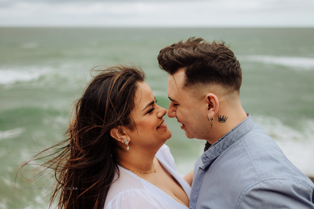 Ensaio externo pré casamento wedding na praia, mar e verão, parque praia da guarita em Torres, litoral norte por Kevin Medeiros fotógrafo em Canoas, porto alegre e RS
