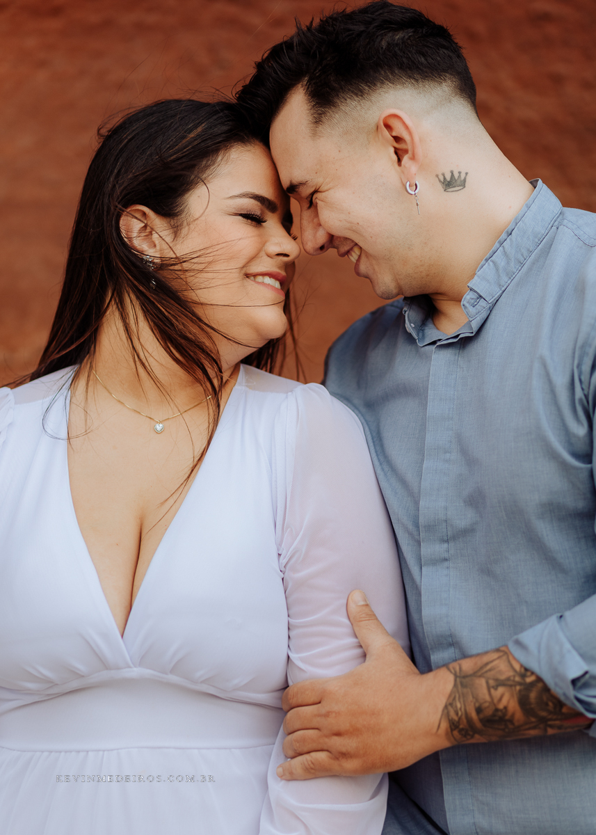 Ensaio externo pré casamento wedding na praia, mar e verão, parque praia da guarita em Torres, litoral norte por Kevin Medeiros fotógrafo em Canoas, porto alegre e RS