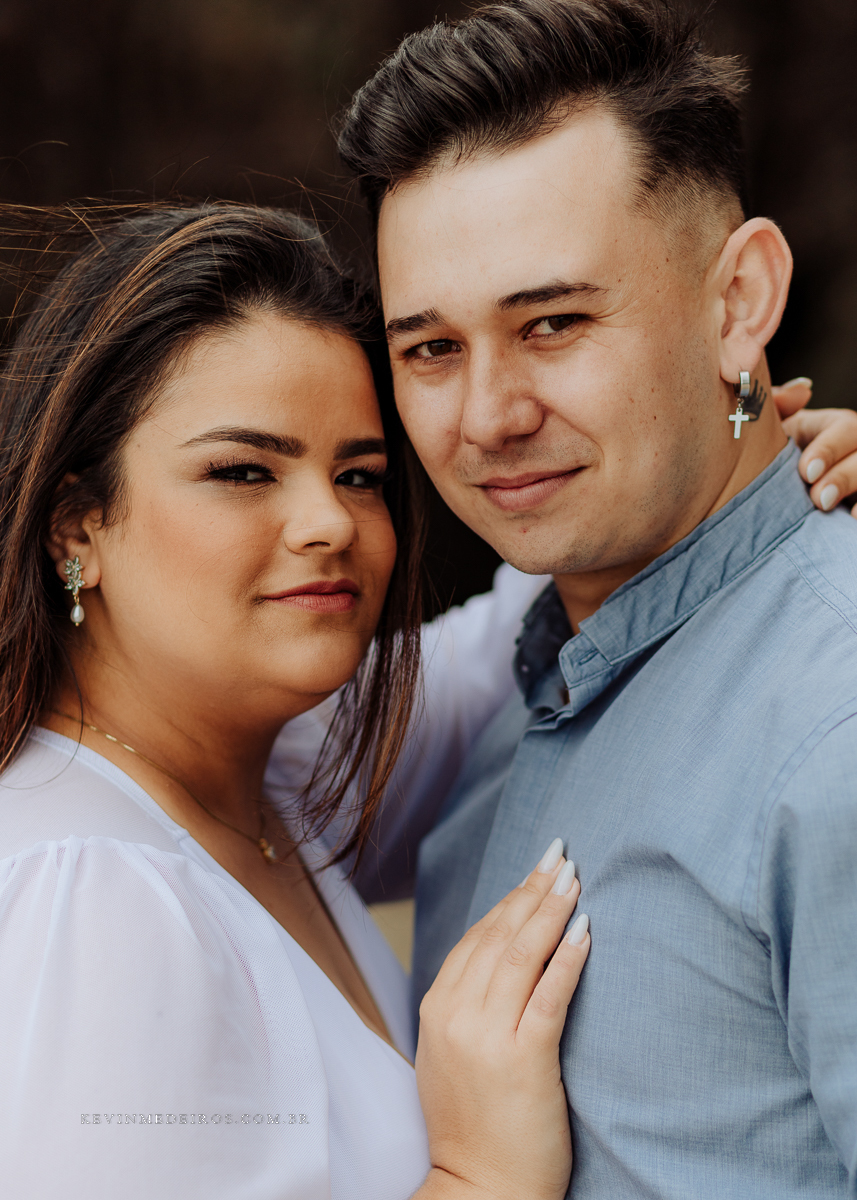 Ensaio externo pré casamento wedding na praia, mar e verão, parque praia da guarita em Torres, litoral norte por Kevin Medeiros fotógrafo em Canoas, porto alegre e RS