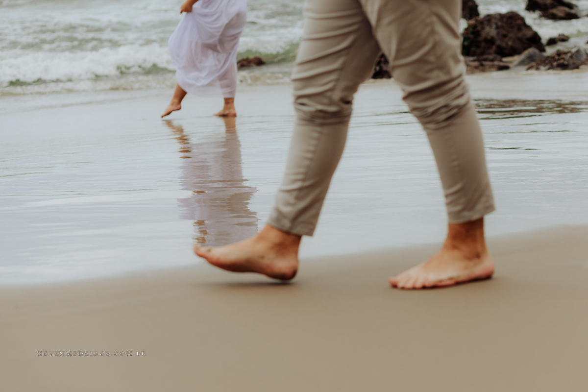 Ensaio externo pré casamento wedding na praia, mar e verão, parque praia da guarita em Torres, litoral norte por Kevin Medeiros fotógrafo em Canoas, porto alegre e RS