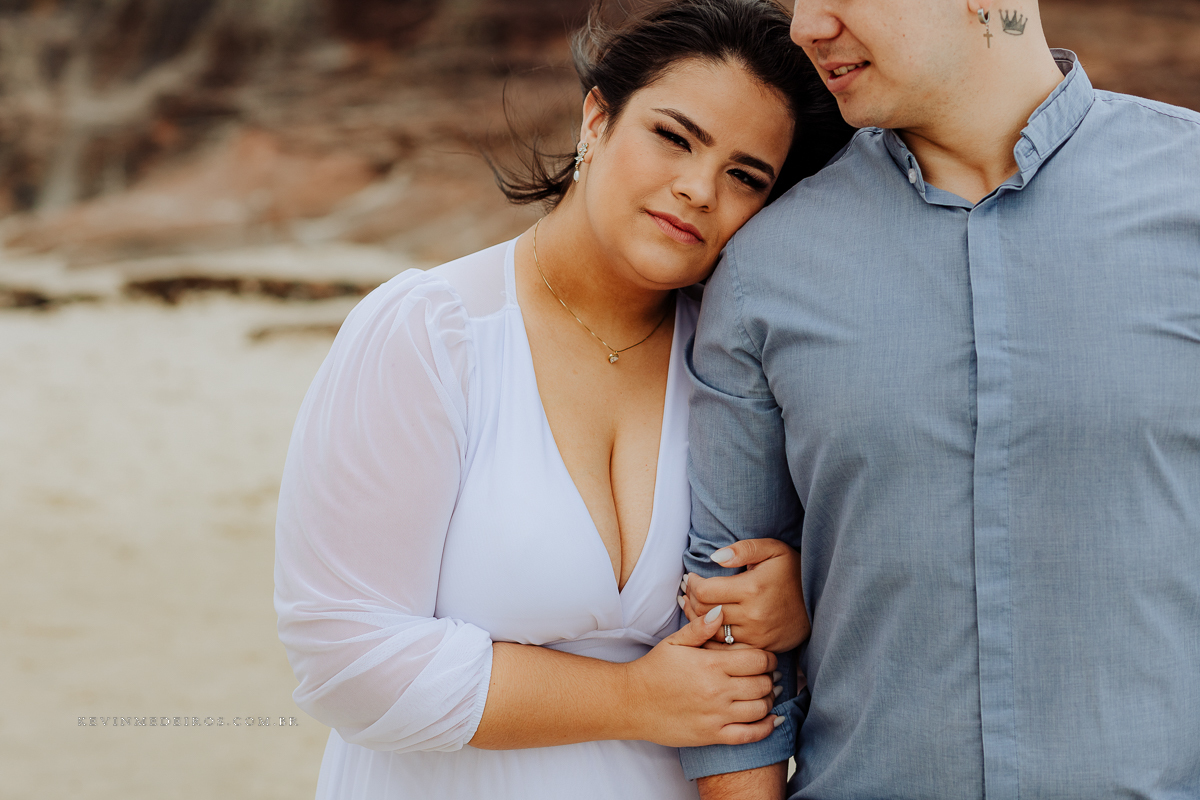Ensaio externo pré casamento wedding na praia, mar e verão, parque praia da guarita em Torres, litoral norte por Kevin Medeiros fotógrafo em Canoas, porto alegre e RS