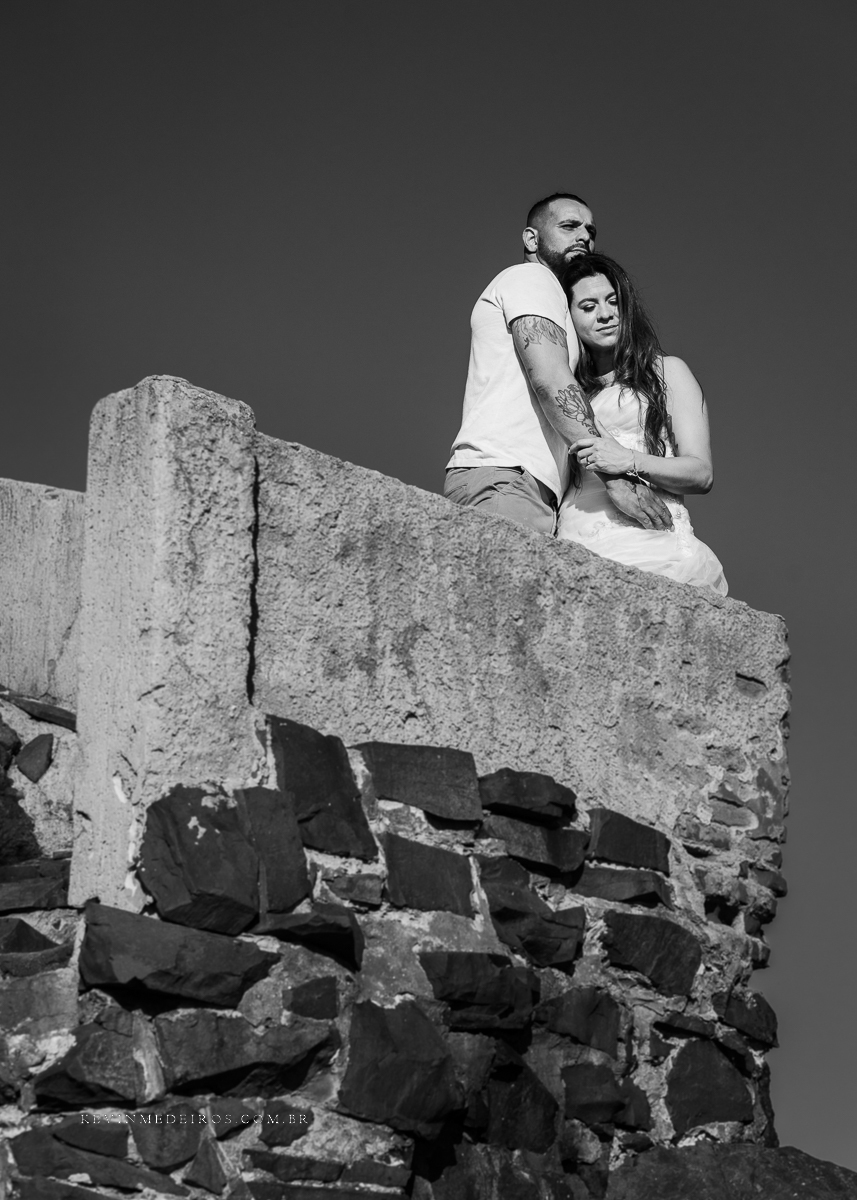 Ensaio externo pré casamento wedding na praia, mar e verão, parque praia da guarita em Torres, litoral norte por Kevin Medeiros fotógrafo em Canoas, porto alegre e RS