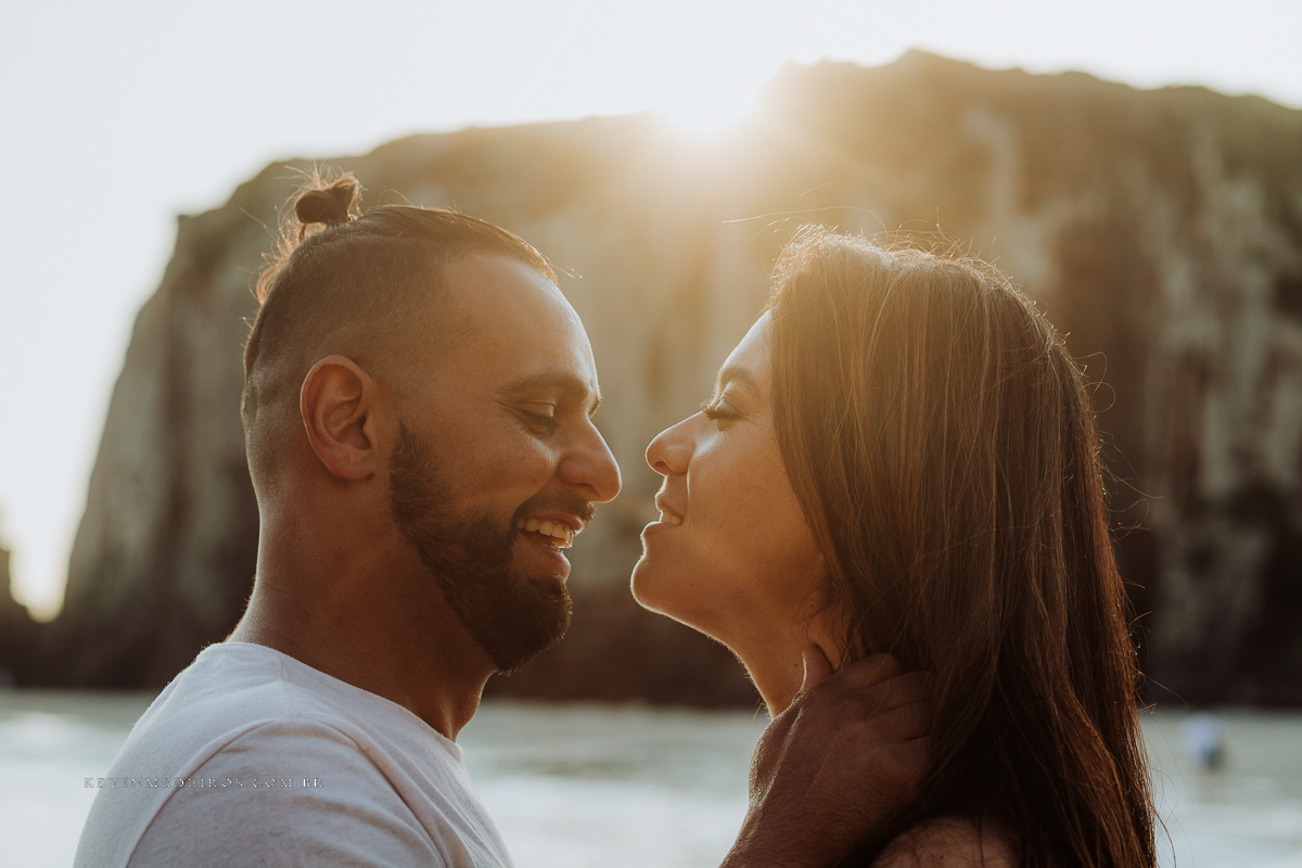 Ensaio externo pré casamento wedding na praia, mar e verão, parque praia da guarita em Torres, litoral norte por Kevin Medeiros fotógrafo em Canoas, porto alegre e RS