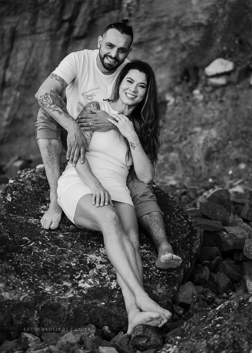 Ensaio externo pré casamento wedding na praia, mar e verão, parque praia da guarita em Torres, litoral norte por Kevin Medeiros fotógrafo em Canoas, porto alegre e RS