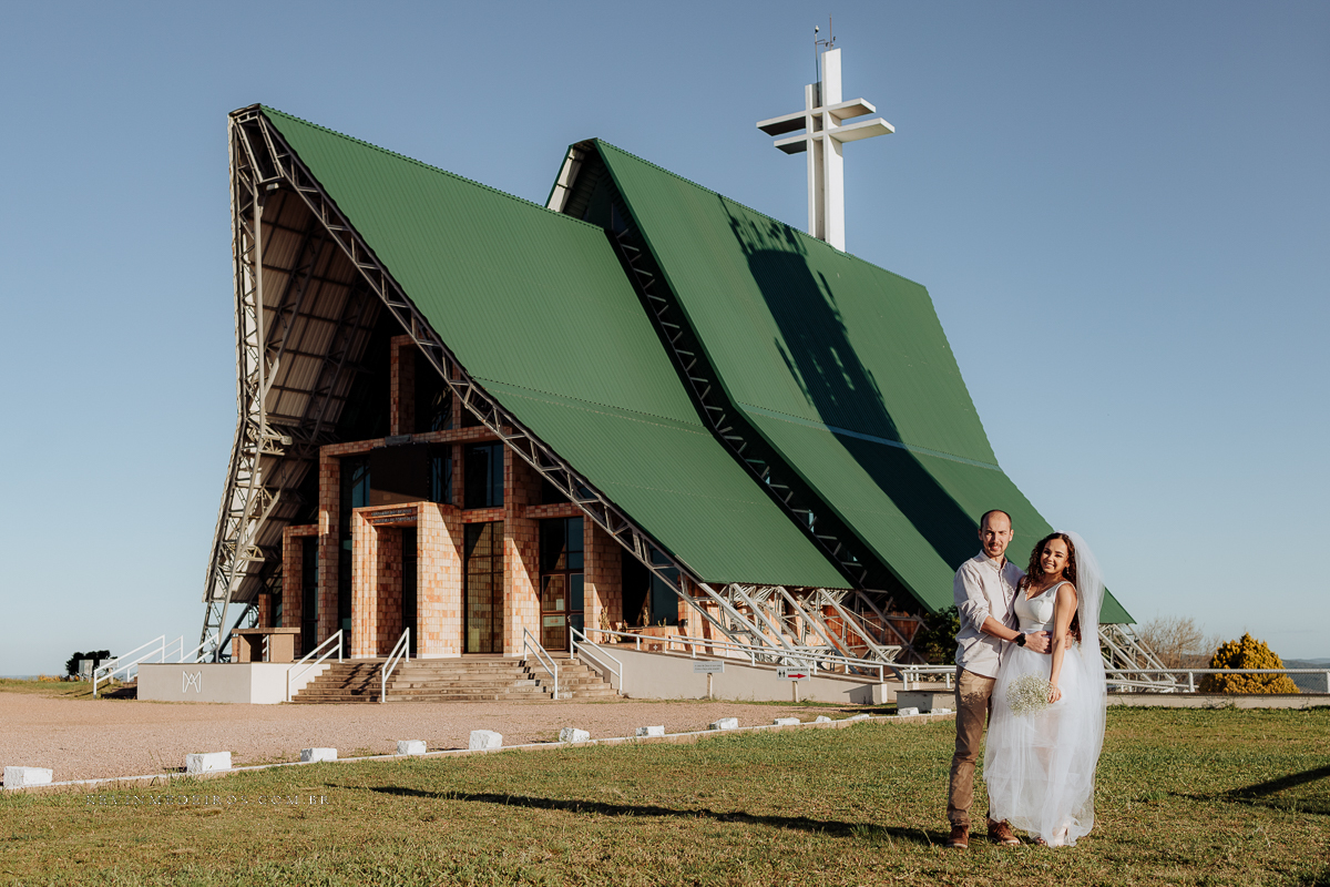 Ensaio pré casamento externo wedding no parque da Redenção e Santuário mãe de Deus Suelen e Thiago por Kevin Medeiros fotógrafo canoas e porto alegre RS
