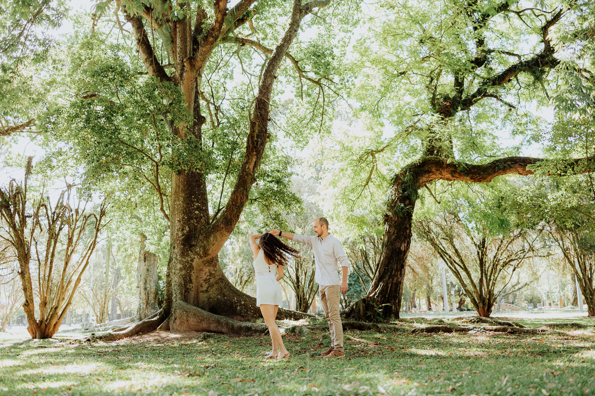 Ensaio pré casamento externo wedding no parque da Redenção e Santuário mãe de Deus Suelen e Thiago por Kevin Medeiros fotógrafo canoas e porto alegre RS