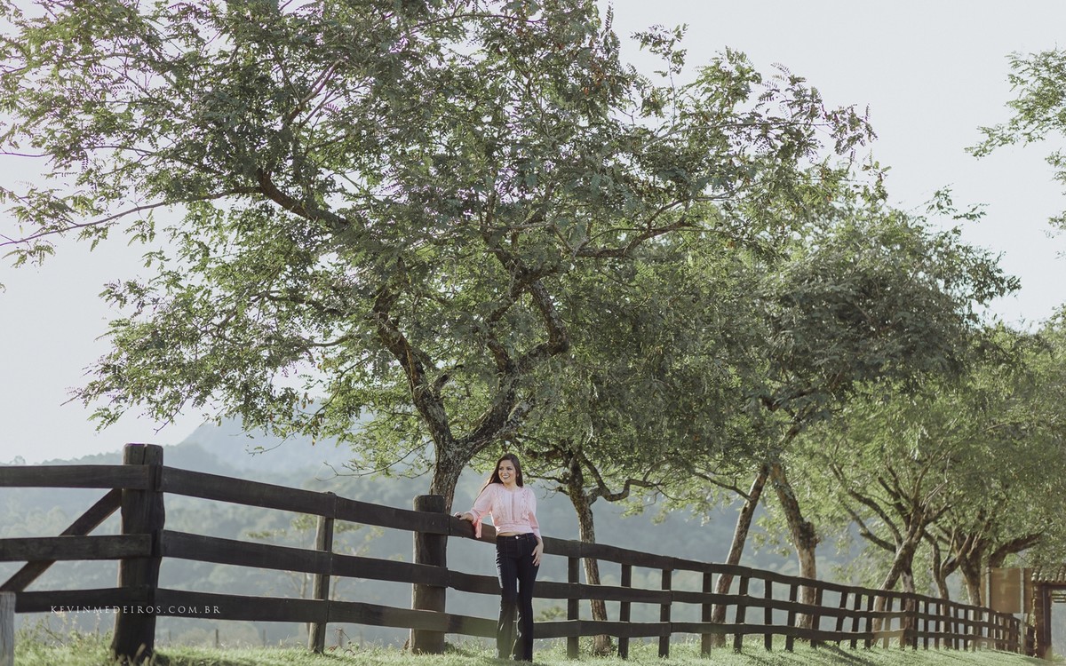 Ensaio feminino externo da Isabela D'Ávila realizado na Prainha Carlos Larger e Aqueduto de Candelária RS por Kevin Medeiros, fotógrafo/fotografia de Candelária, Canoas, Porto Alegre e região
