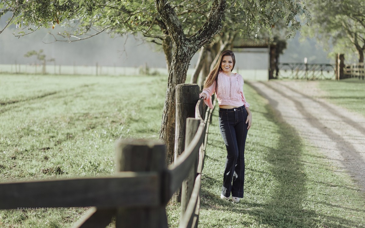Ensaio feminino externo da Isabela D'Ávila realizado na Prainha Carlos Larger e Aqueduto de Candelária RS por Kevin Medeiros, fotógrafo/fotografia de Candelária, Canoas, Porto Alegre e região