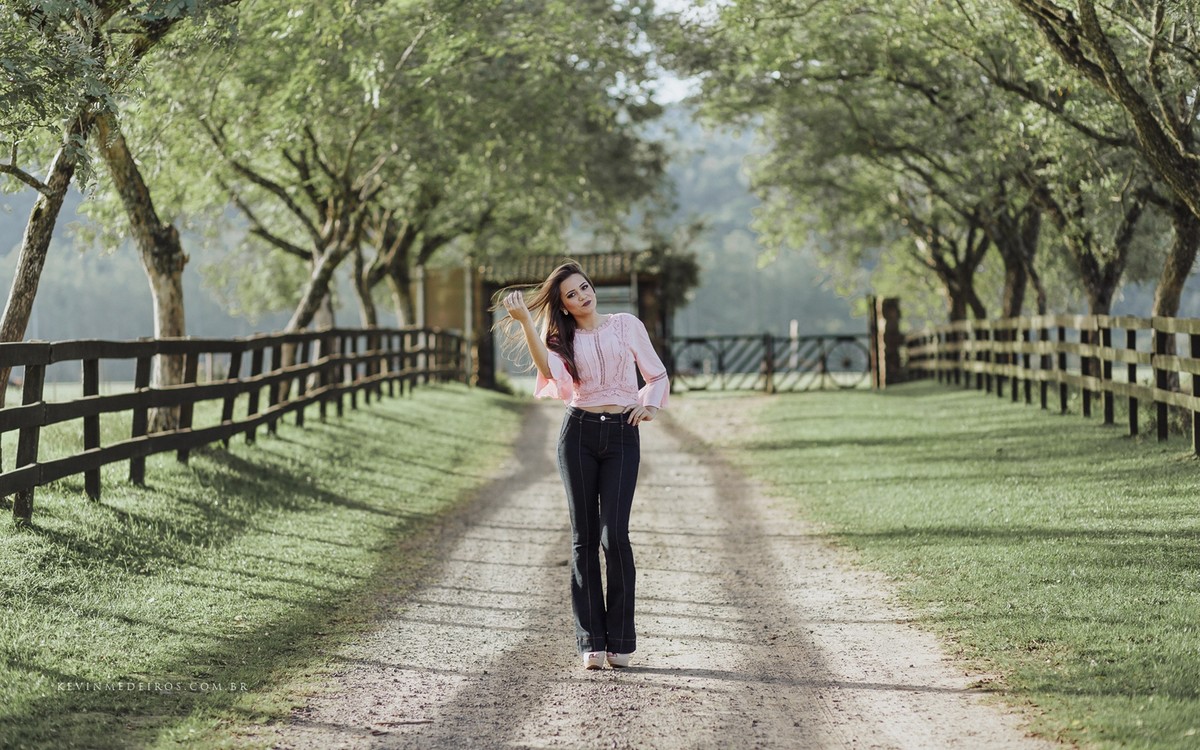 Ensaio feminino externo da Isabela D'Ávila realizado na Prainha Carlos Larger e Aqueduto de Candelária RS por Kevin Medeiros, fotógrafo/fotografia de Candelária, Canoas, Porto Alegre e região