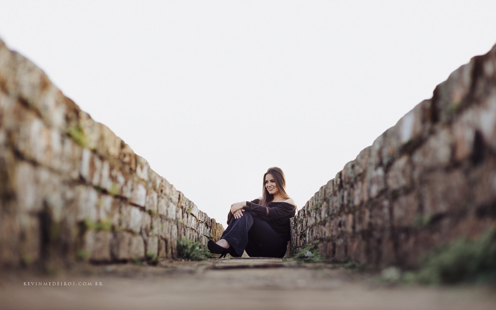 Ensaio feminino externo da Isabela D'Ávila realizado na Prainha Carlos Larger e Aqueduto de Candelária RS por Kevin Medeiros, fotógrafo/fotografia de Candelária, Canoas, Porto Alegre e região