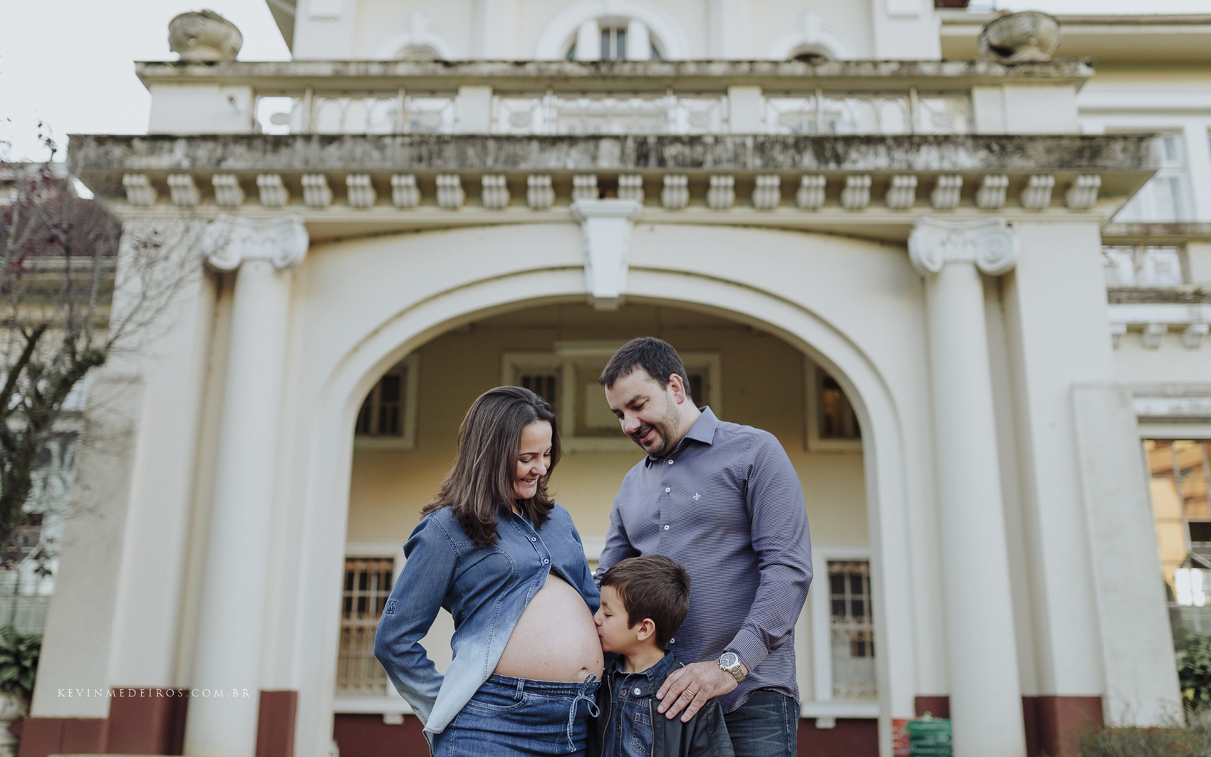 Ensaio book gestante à espera de Lucas realizado na praça dmae em porto alegre por kevin medeiros fotógrafo de canoas e região metropolitana rs