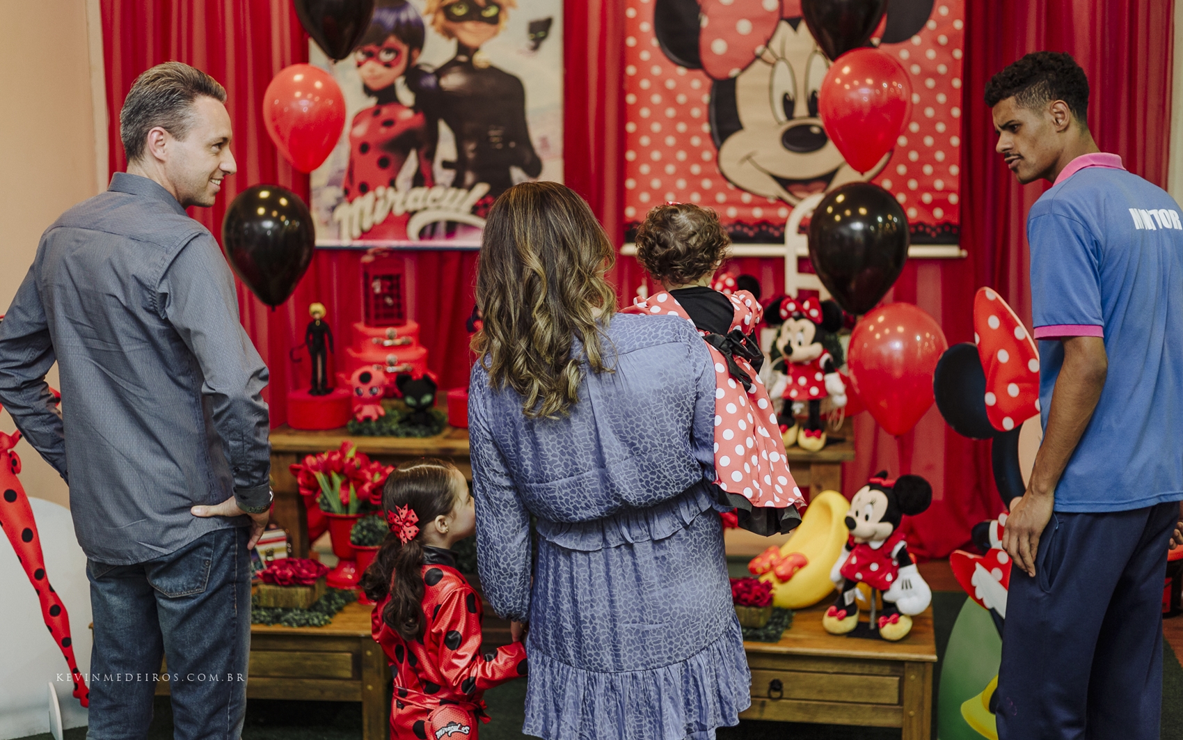 Festa infantil de aniversário da Luiza e da Laura completando 5 e 1 aninho na Casa de Festas Brincalhão Menino Deus em Porto Alegre por Kevin Medeiros, fotógrafo de Canoas e região metropolitana