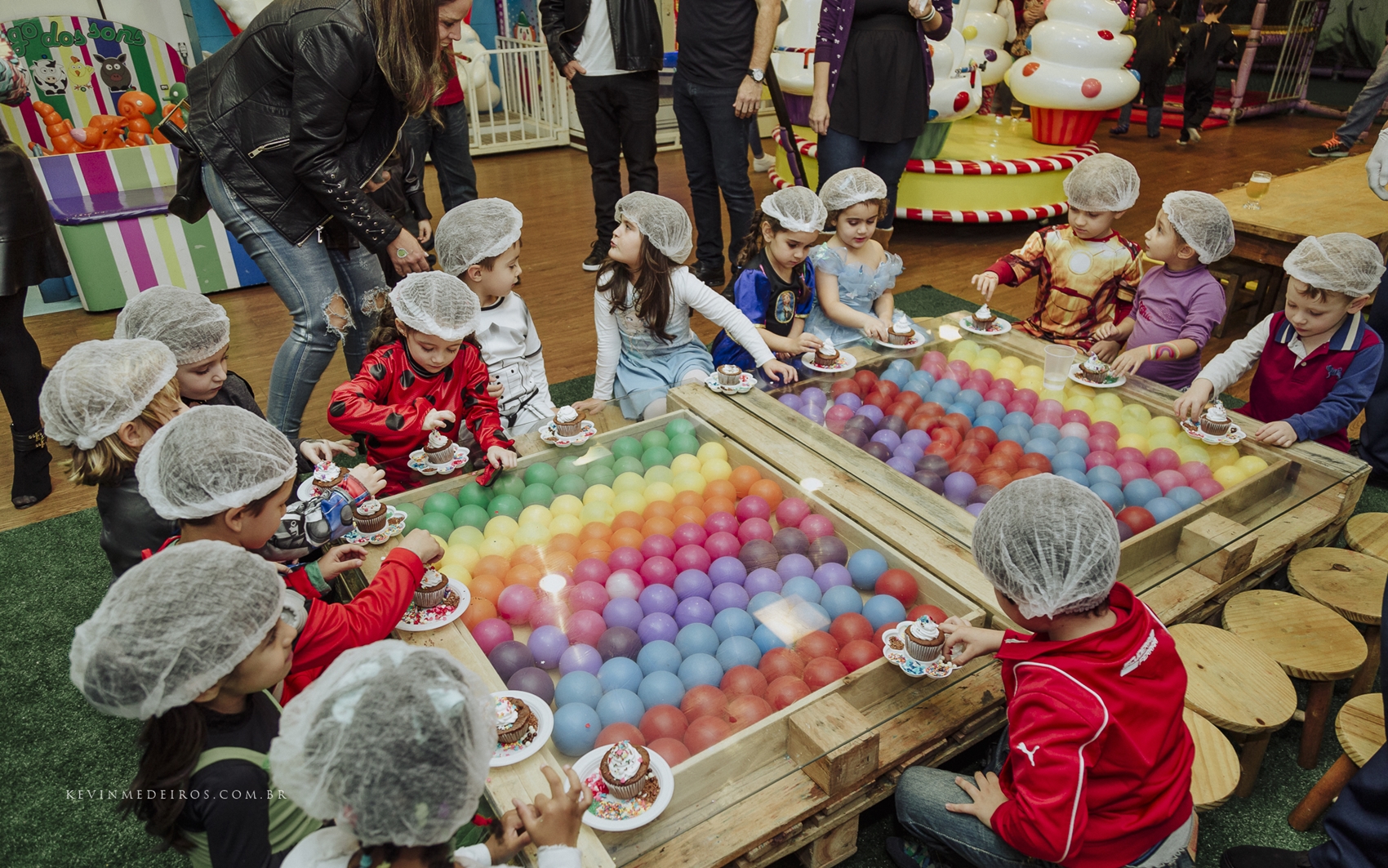 Festa infantil de aniversário da Luiza e da Laura completando 5 e 1 aninho na Casa de Festas Brincalhão Menino Deus em Porto Alegre por Kevin Medeiros, fotógrafo de Canoas e região metropolitana