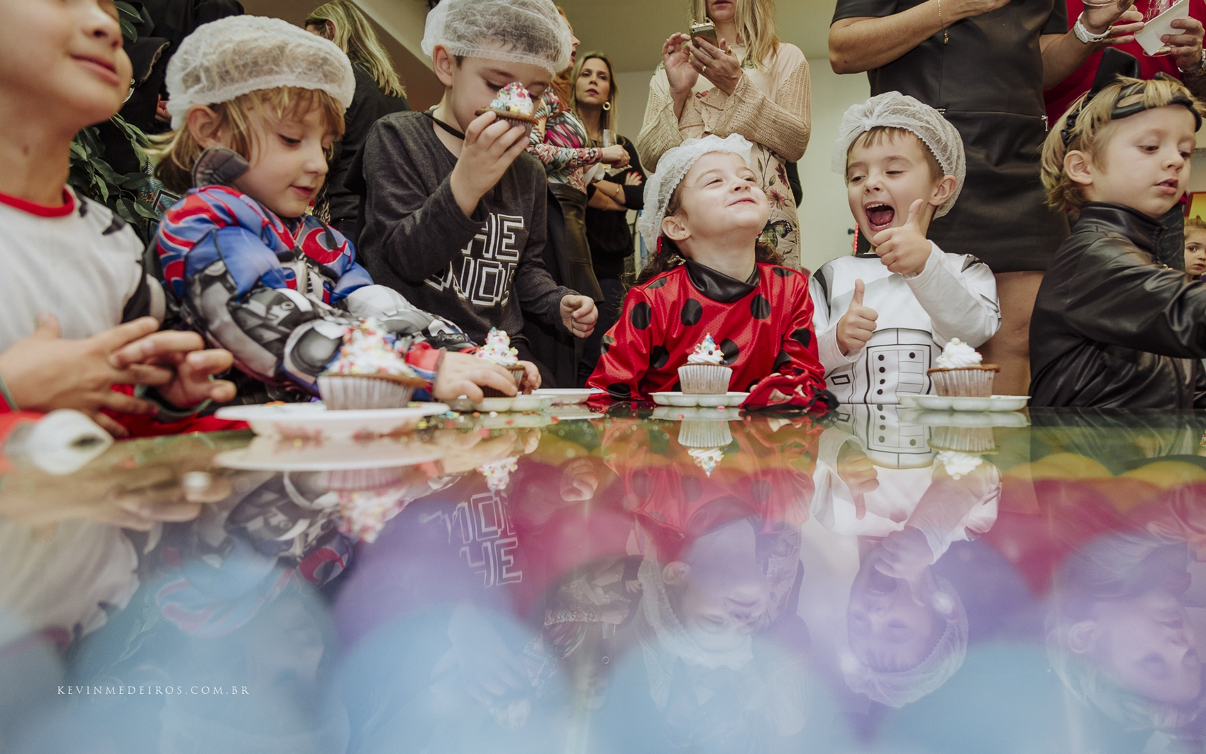 Festa infantil de aniversário da Luiza e da Laura completando 5 e 1 aninho na Casa de Festas Brincalhão Menino Deus em Porto Alegre por Kevin Medeiros, fotógrafo de Canoas e região metropolitana