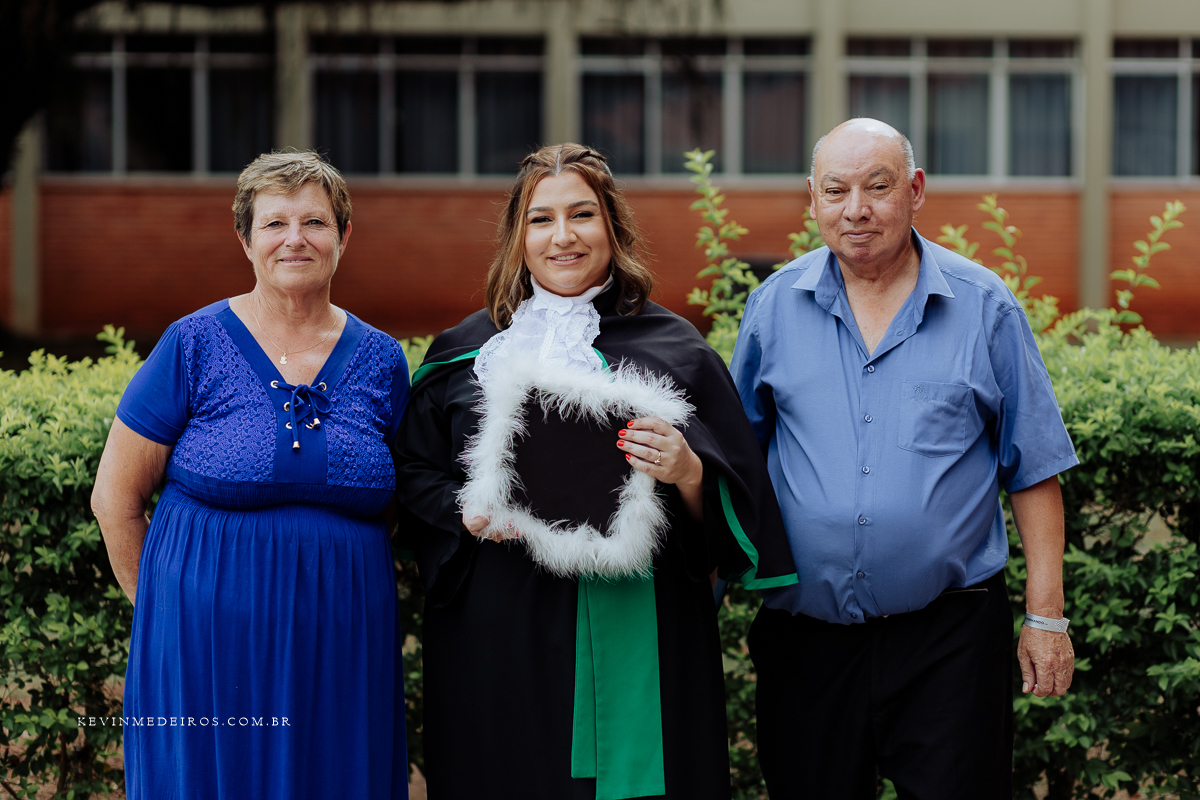 Ensaio de Formatura formanda em servicos sociais Vanessa realizada na universidade ulbra canoas por kevin medeiros fotógrafo rs